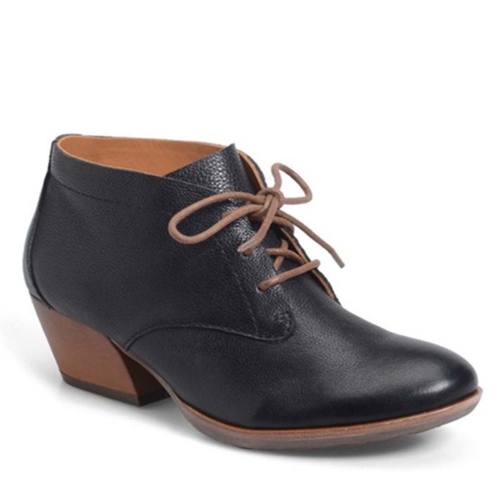 Kork-Ease women’s Helene black lace up ankle almond toe 8.5M Leather boots